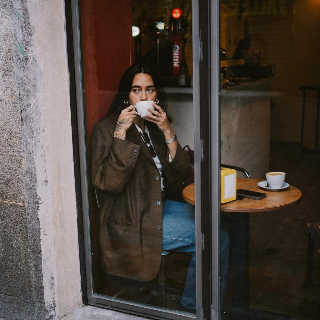 Qué es un "third place" y por qué todos necesitamos uno 12.1 mujer en jnj & books coffee